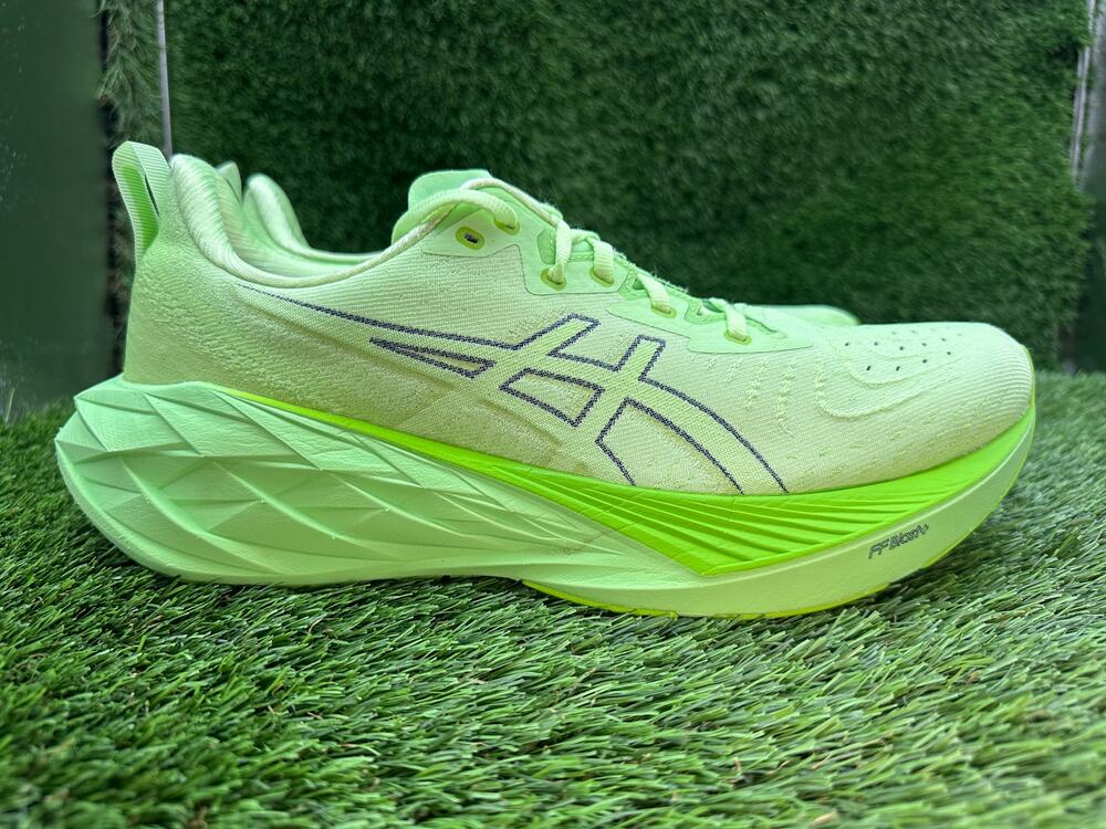 Asics Novablast 4 1011B693 Athletic Sneaker Men's 11 Green Mesh Training Running